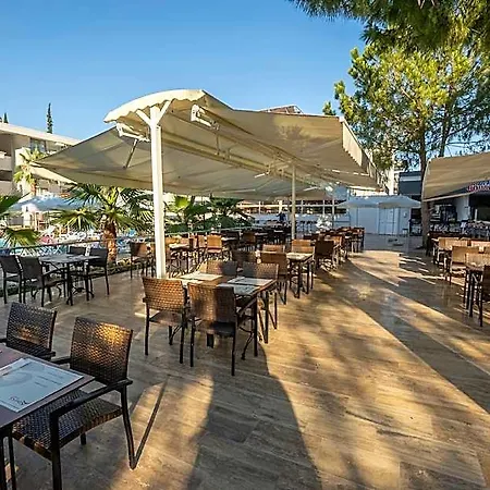 Alder Garden מלון 4*